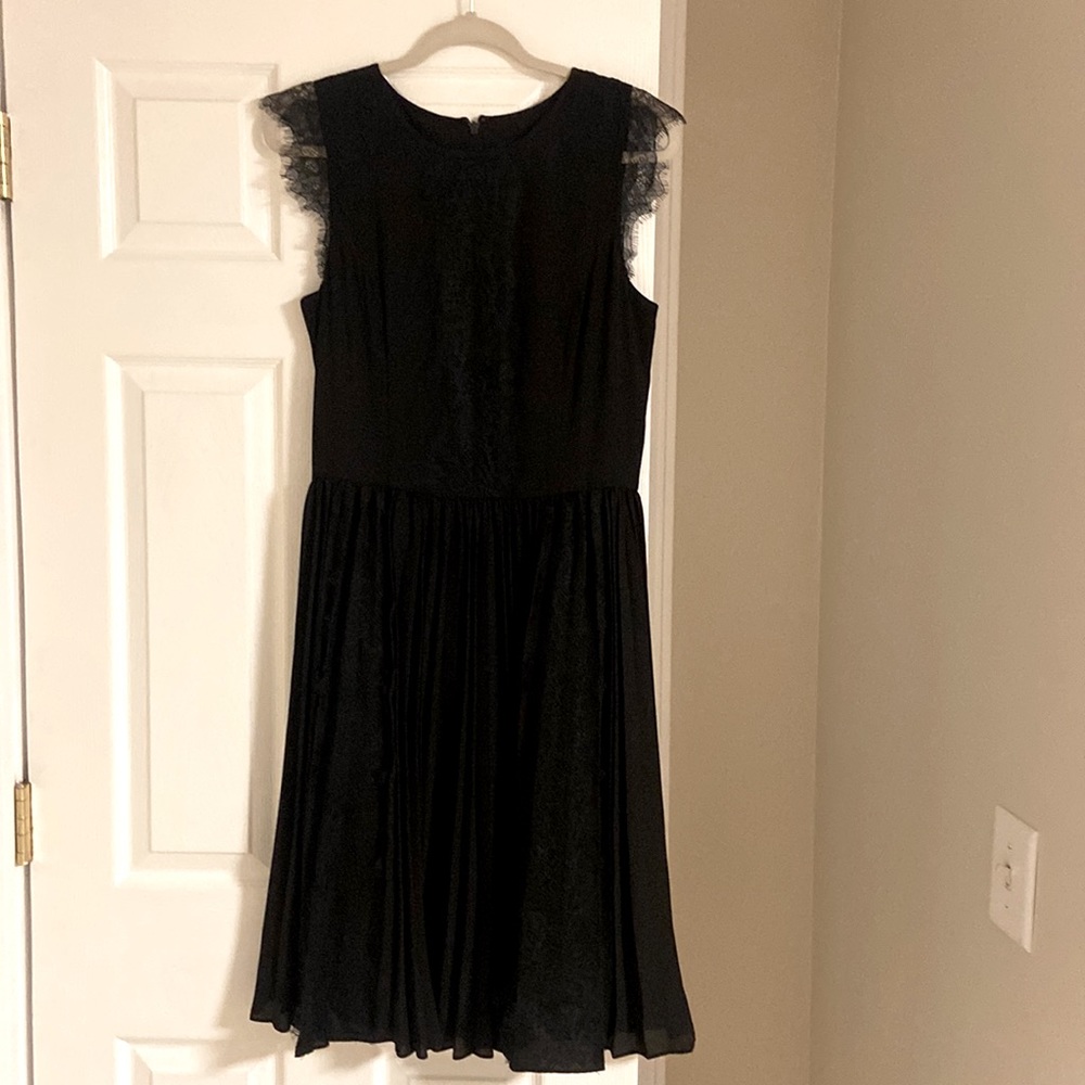 Beautiful black knee length banana republic dress in black size 8